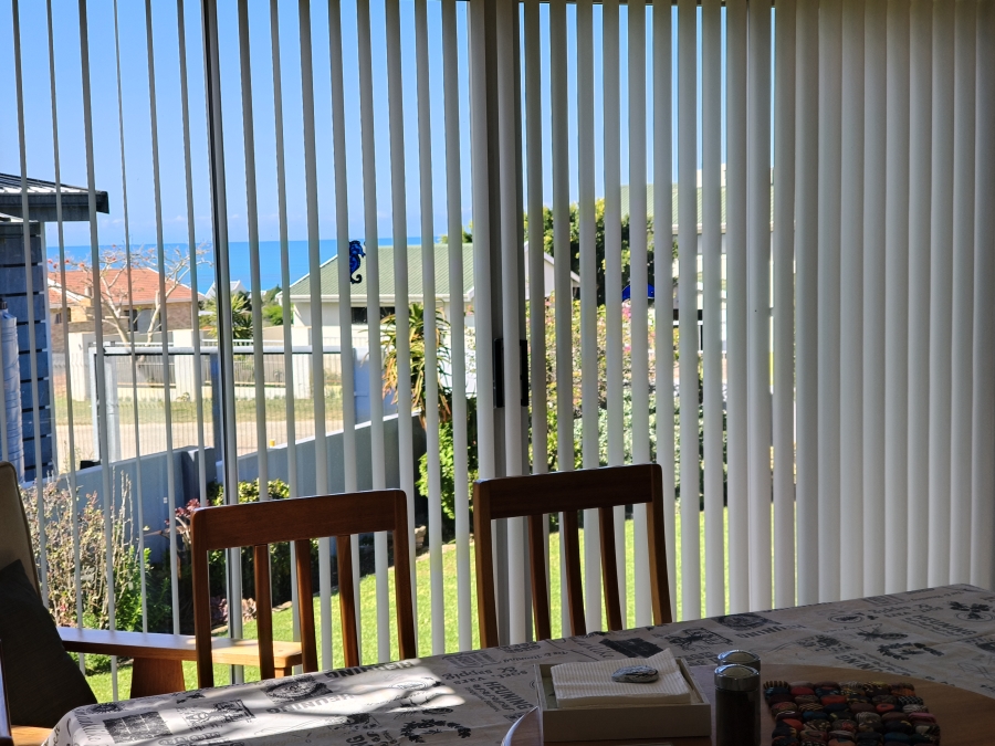 3 Bedroom Property for Sale in Wavecrest Eastern Cape